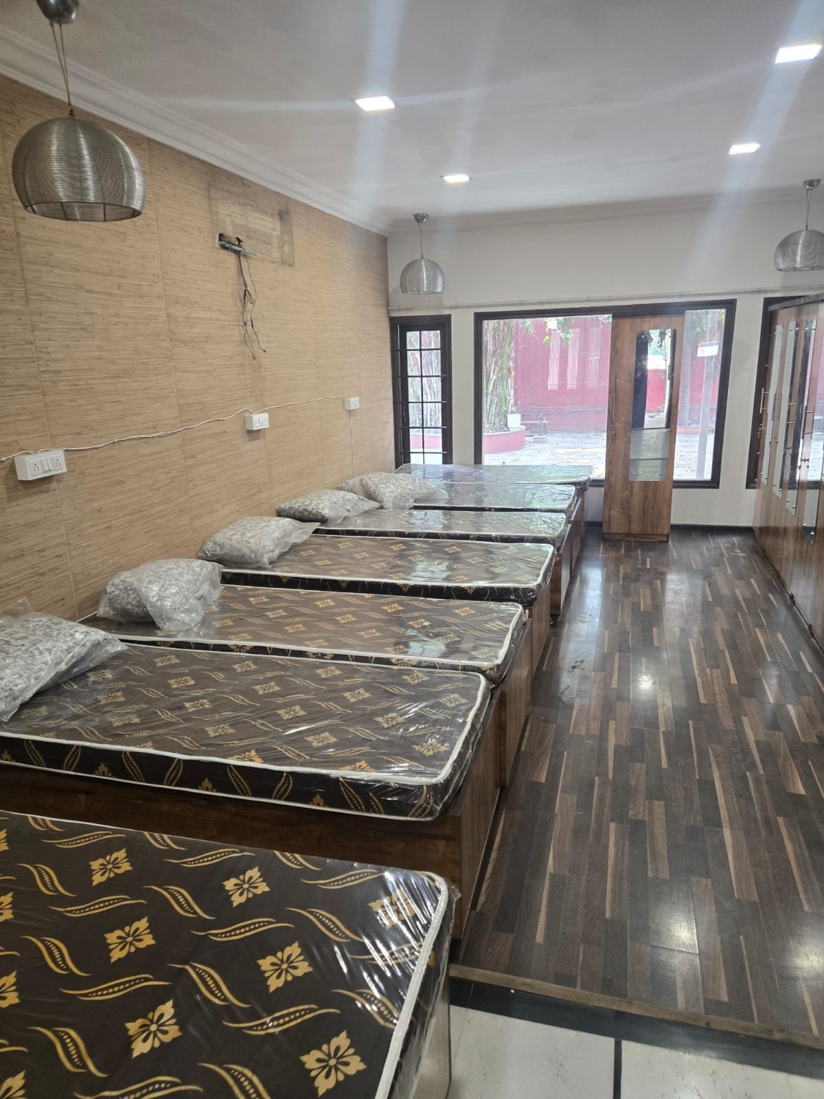 Saurashtra Luxurious PG - Law Garden – PG in Ellisbridge
