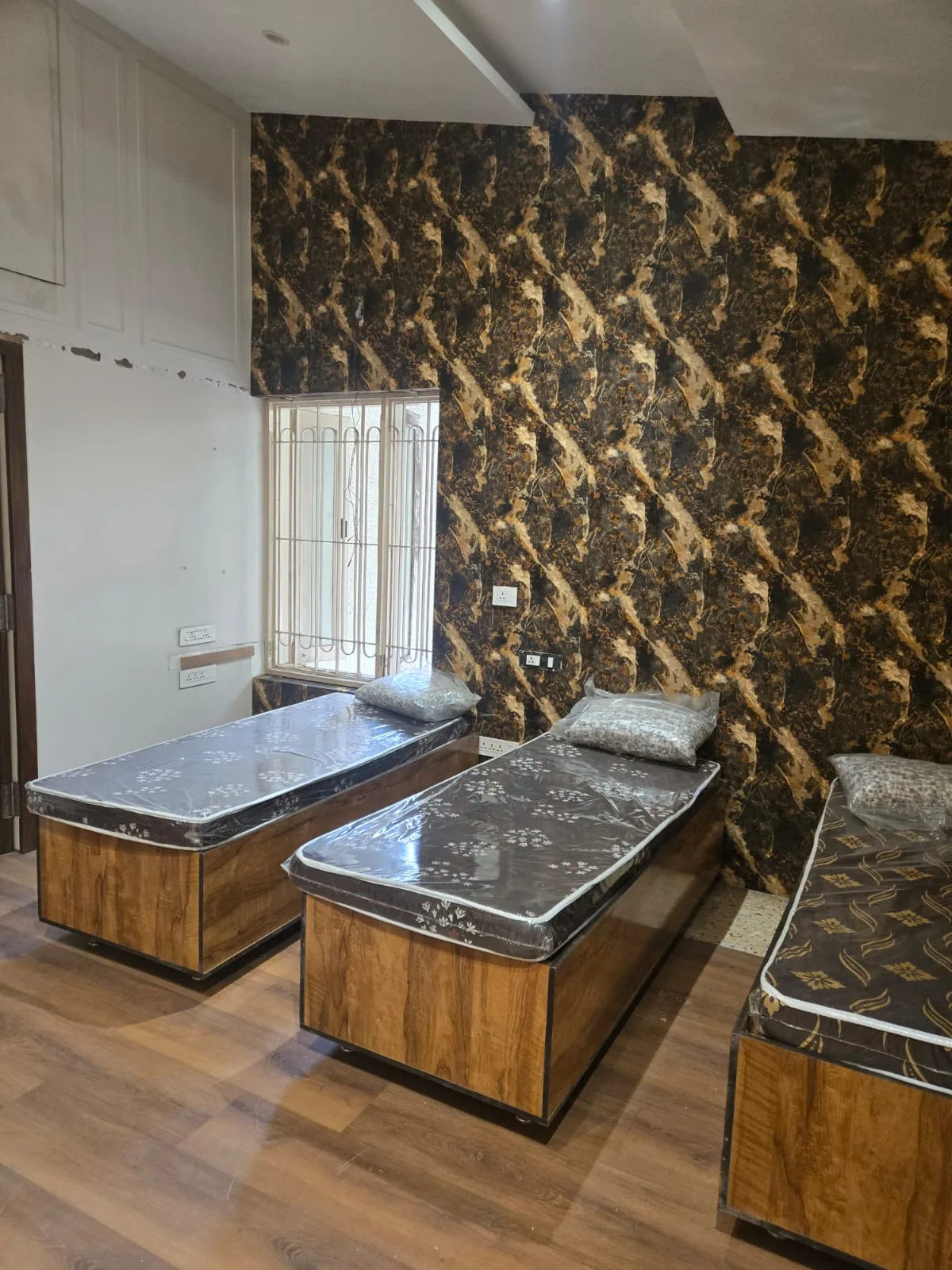 Saurashtra Luxurious PG - Ambawadi thumbnail 7