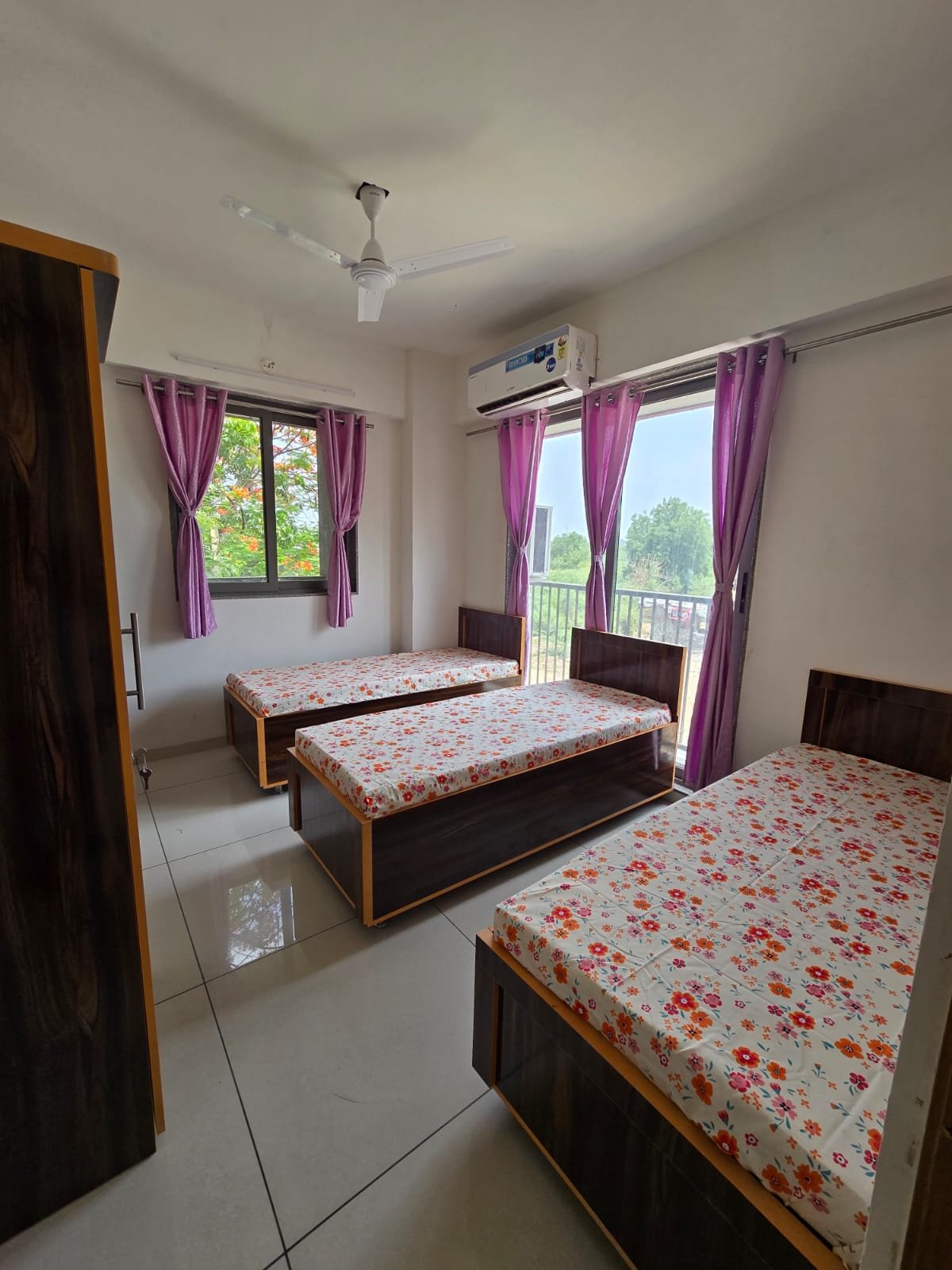 Titan House (Krisha Hostels) by A One PG – PG in Science City
