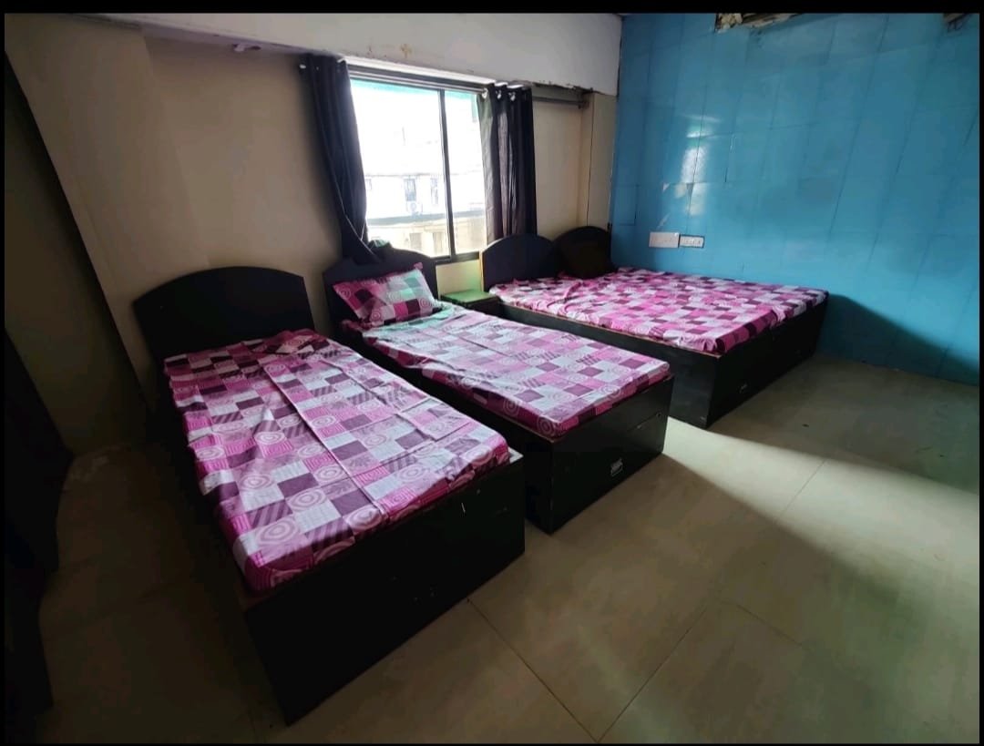 New Royal Girl's Hostel and PG photo 3