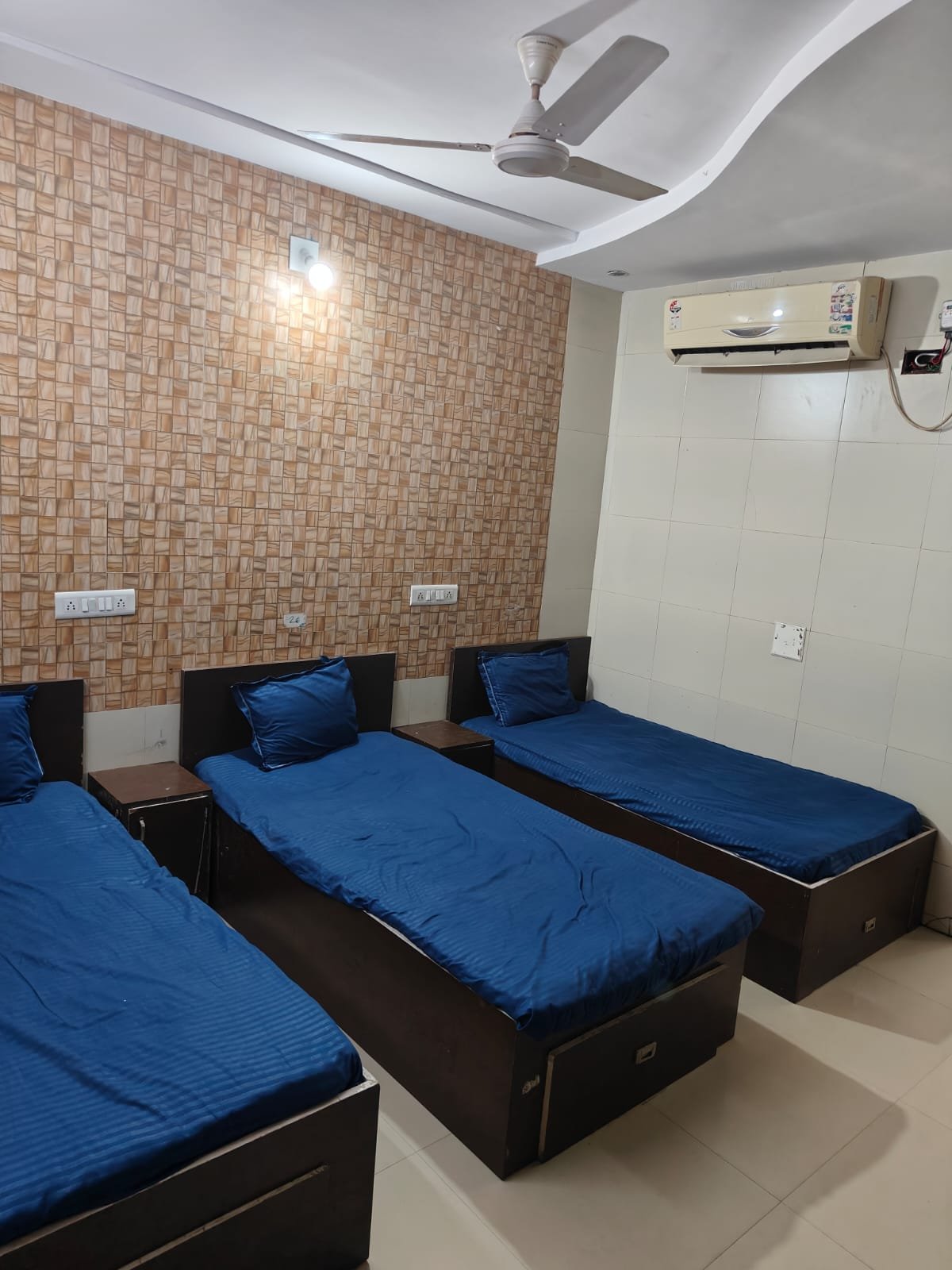 New Royal Girl's Hostel and PG photo 4