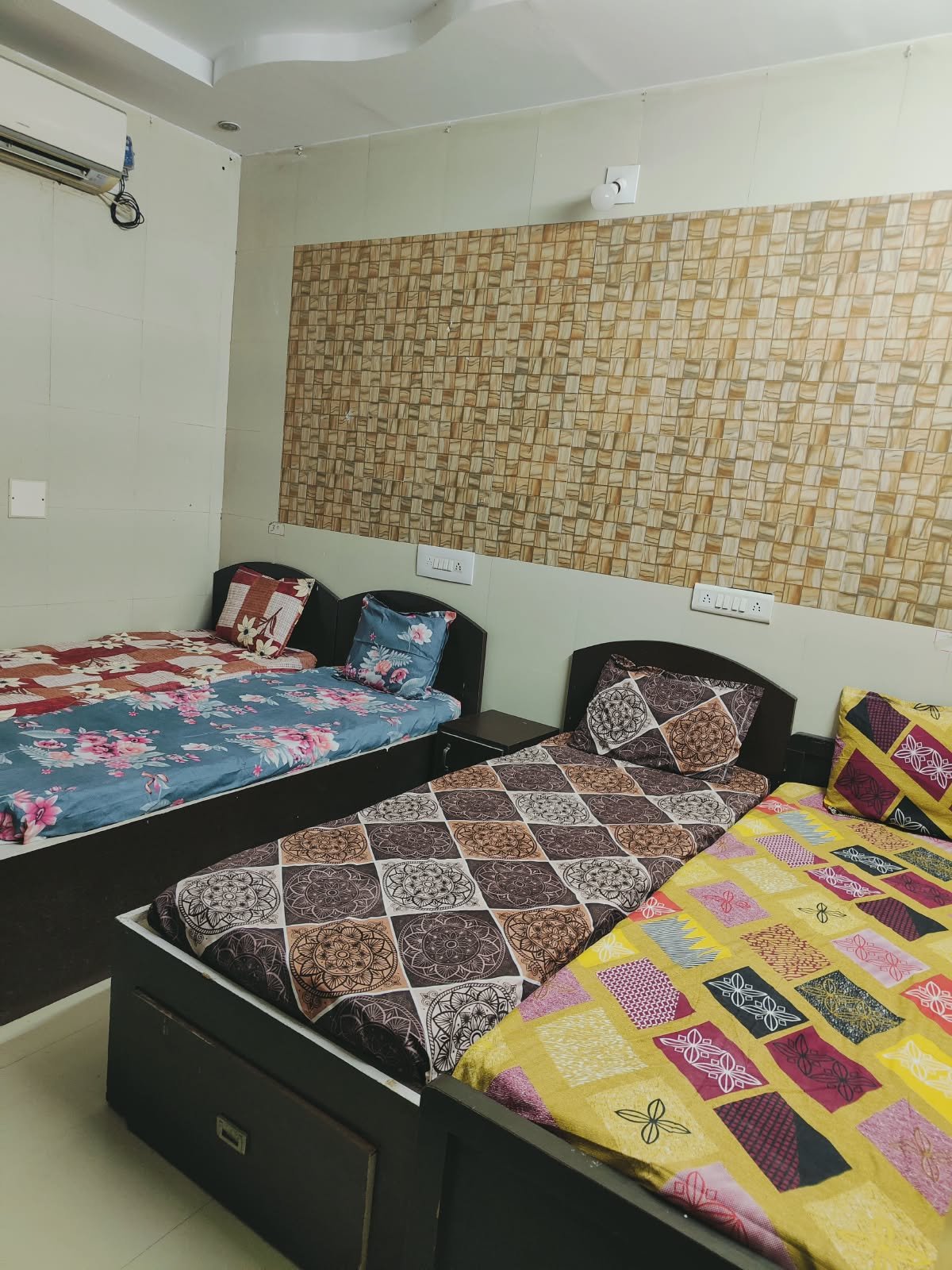 New Royal Girl's Hostel and PG photo 5