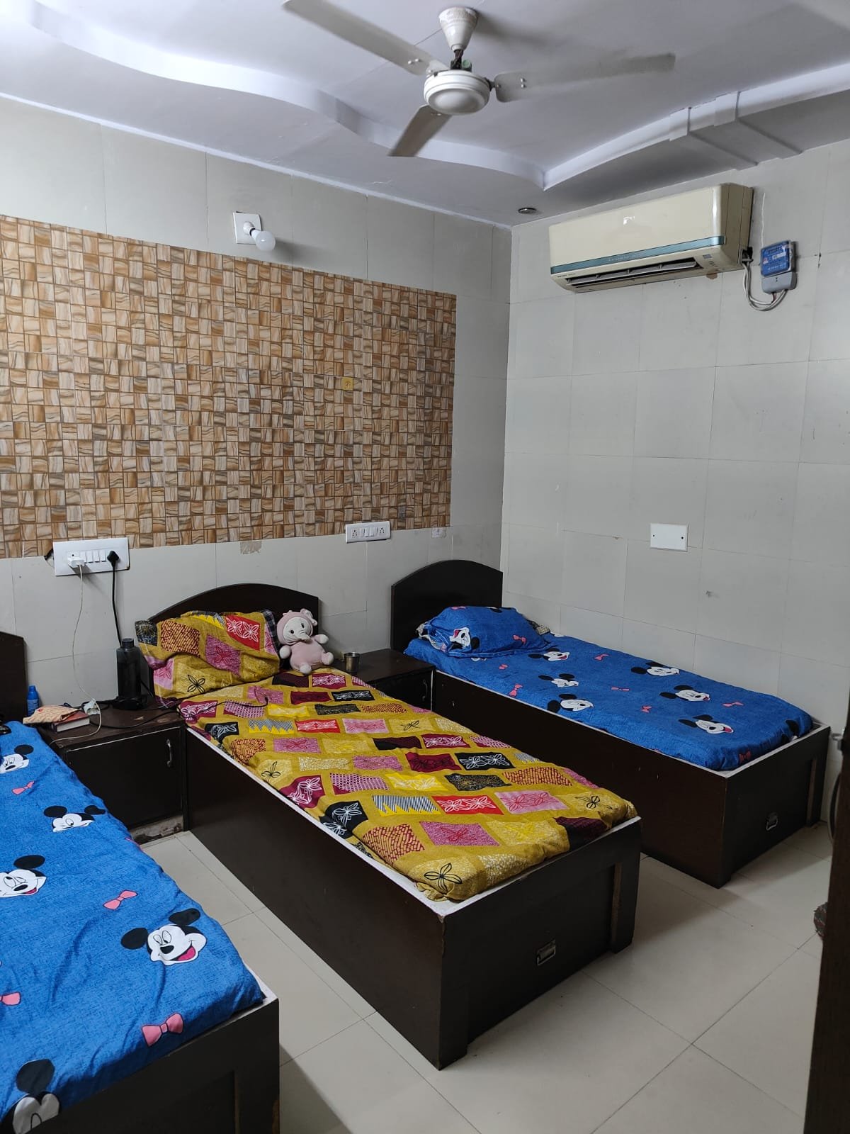 New Royal Girl's Hostel and PG photo 6