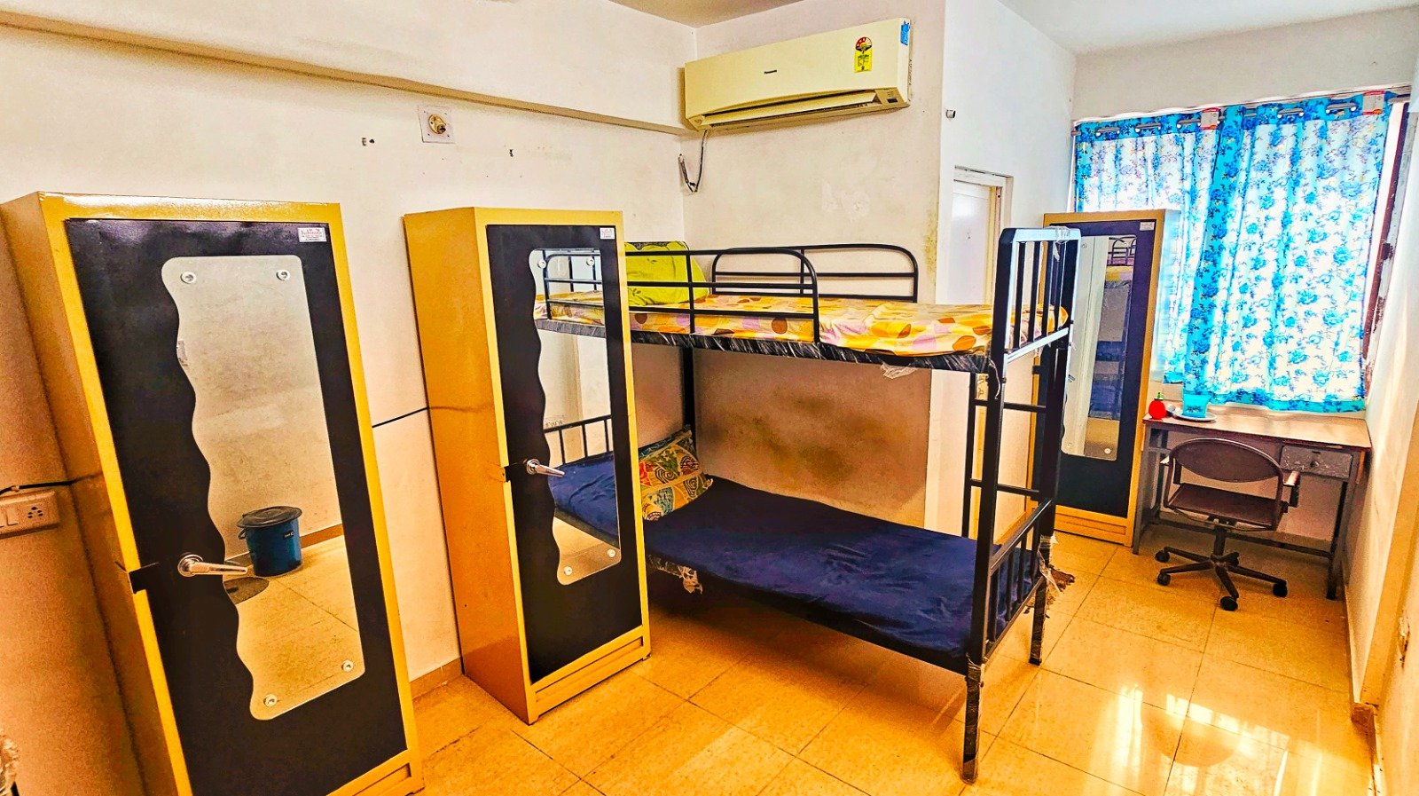 Royal Town Hostel and PG photo 2