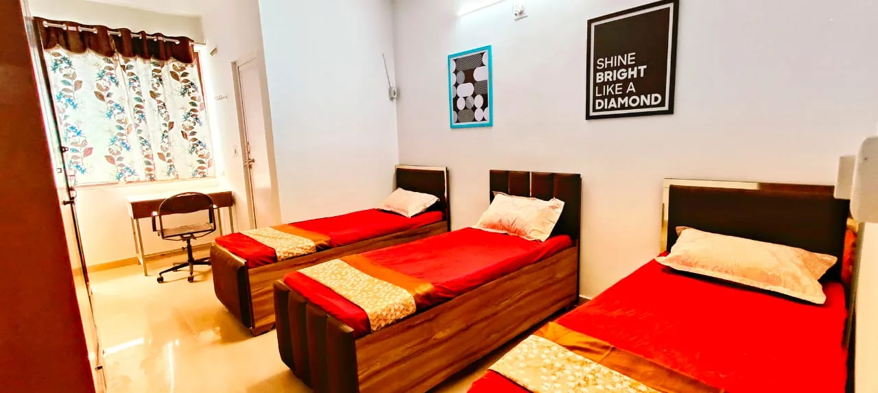 Royal Town Hostel and PG thumbnail 6