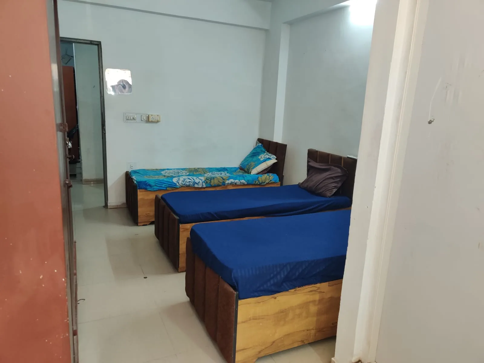 Royal Town Hostel and PG thumbnail 11