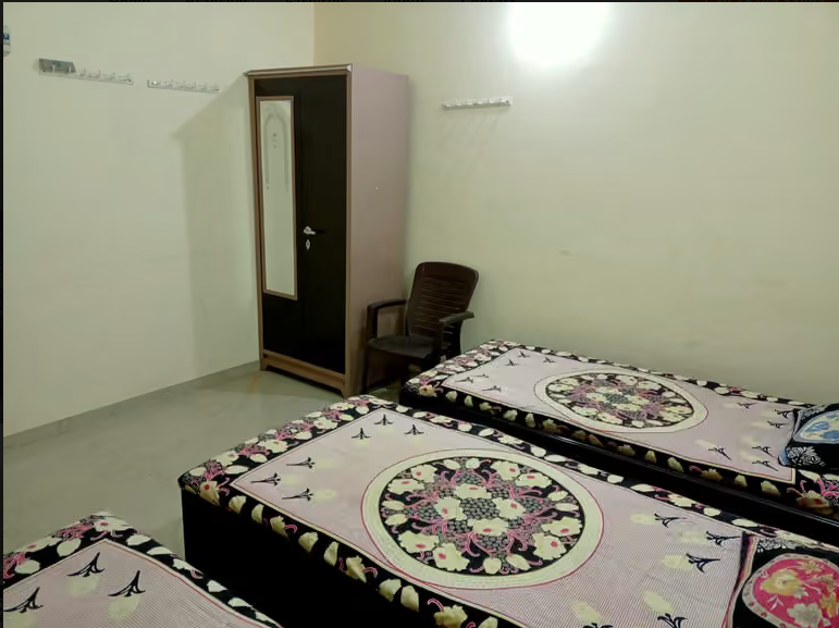 Shreeji Nivas PG - Naranpura – PG in Naranpura, Ahmedabad