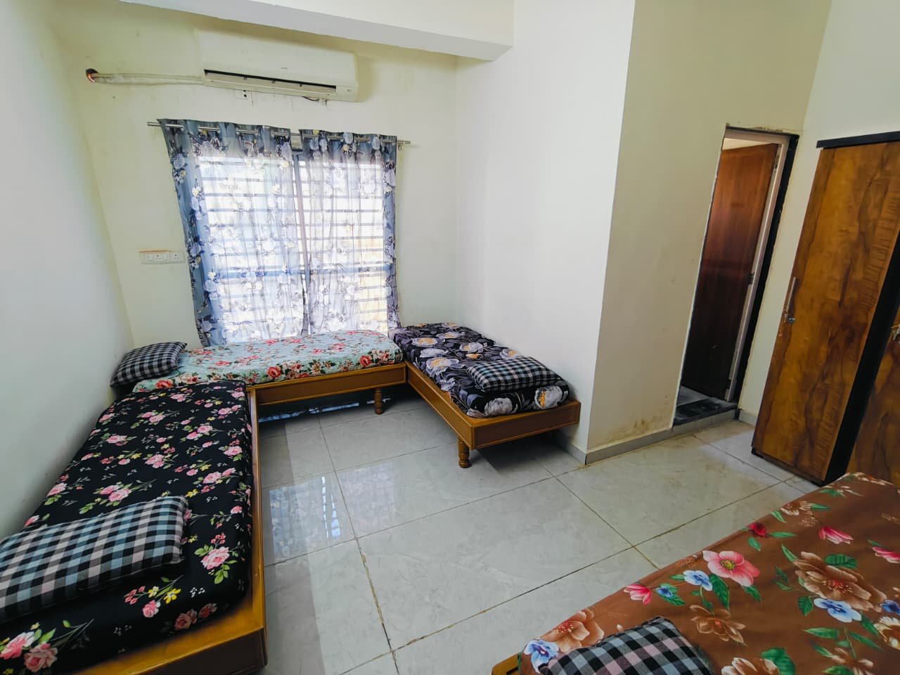 S K Homes Boy's PG photo 2
